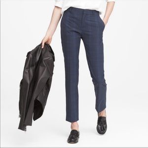 Banana Republic size 4 short, Ryan, NWT